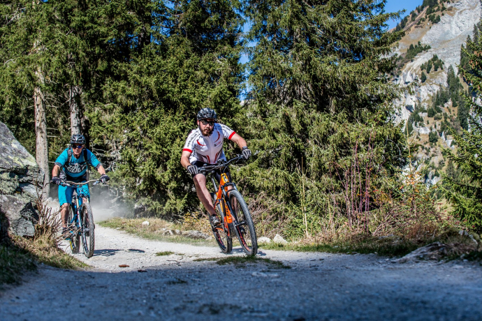 Kiesstrasse bei Guina Grotta