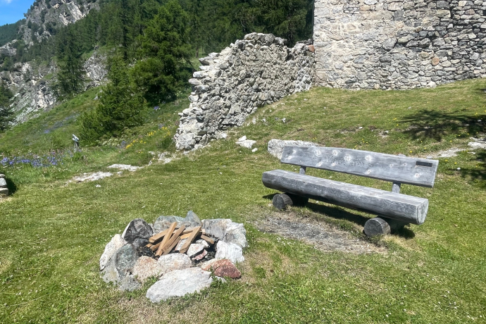 Barbecue place at the ruin Guardaval (oua_601282498_image)