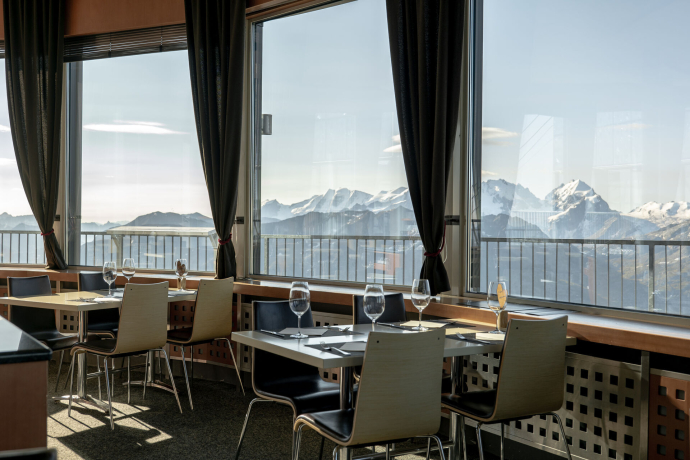 Restaurant Piz Nair 10000 Feet (oua_604429261_image) Restaurant Piz Nair 10000 Feet (oua_604429261_image)
