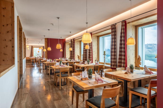 Restaurant panoramique Muottas Muragl (oua_604532997_image) Restaurant panoramique Muottas Muragl (oua_604532997_image)