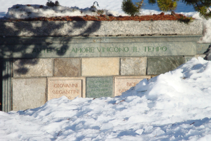 Il cimitero di montagna e la tomba di Giovanni Segantini (oua_605632568_image) Il cimitero di montagna e la tomba di Giovanni Segantini (oua_605632568_image)