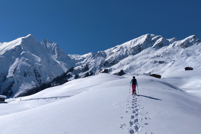 Montée après les premiers mètres vers Tenna