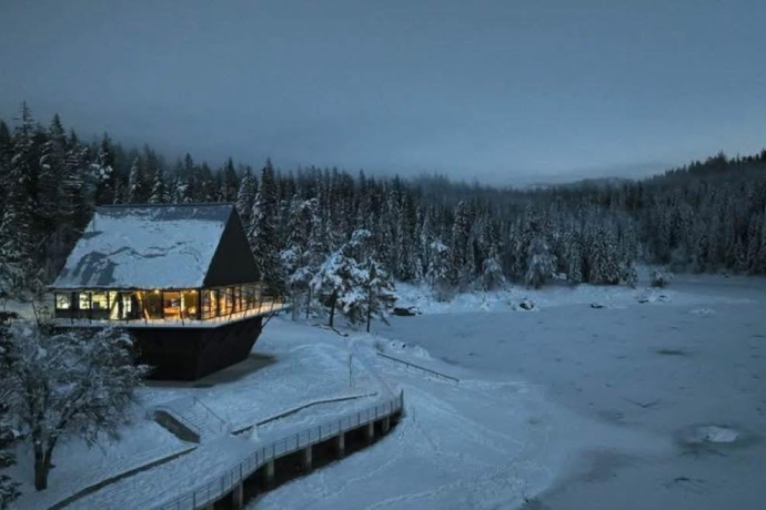 Caumasee Restaurant am Abend