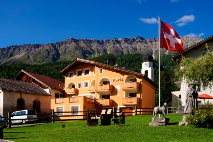 Aussenbild Sommer, Hotel Landgasthof Staila, Fuldera Aussenbild Sommer, Hotel Landgasthof Staila, Fuldera