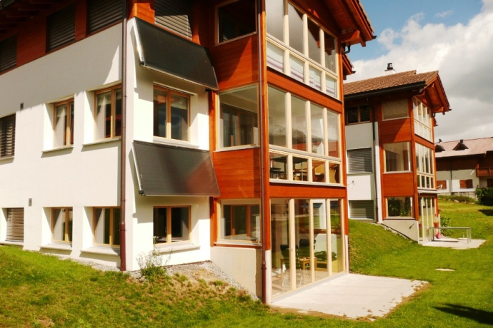 Parterre Wohnung mit Vorplatz Sommer