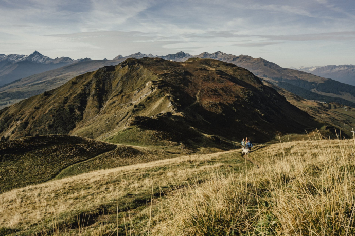 Der Abstecher zum Gipfel des Piz Mundaun lohnt sich auf jeden Fall