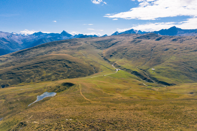 Le panorama depuis le Pèz Sezner avec vue en direction de l'Alp Nova
