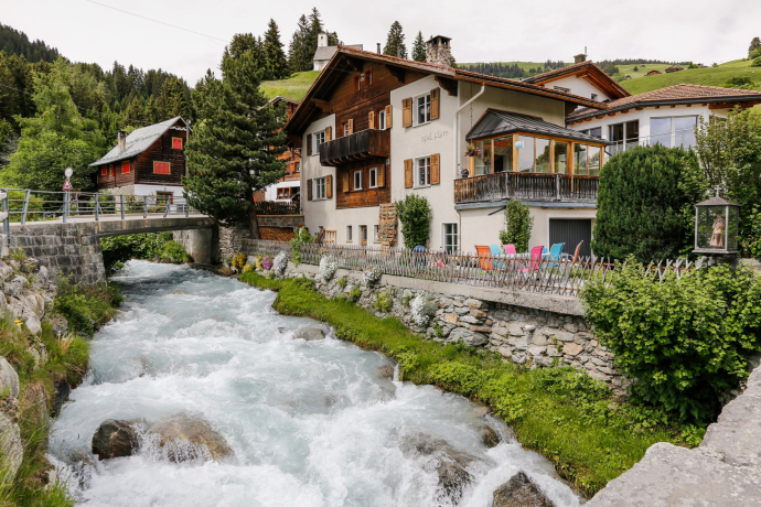 Brigels beim Start zur Tour