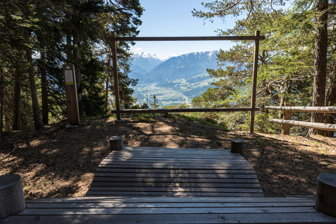 Thusisblick viewpoint (oua_611519294_image)