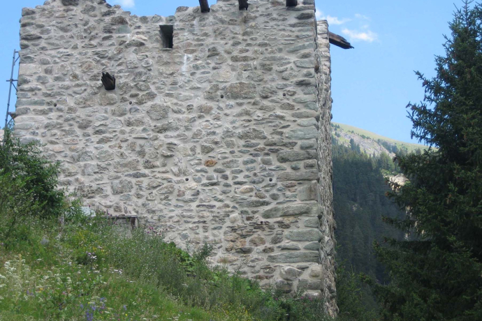 Le rovine del castello di La Tur (oua_611519735_image)