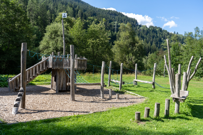 Spielplatz Andeer (oua_611520193_image) Spielplatz Andeer (oua_611520193_image)