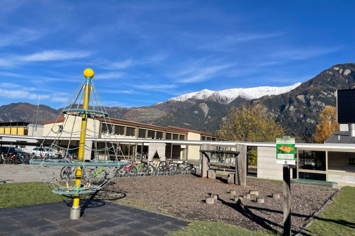 Spielplatz Schulhaus Quadra Cazis (oua_611520270_image)