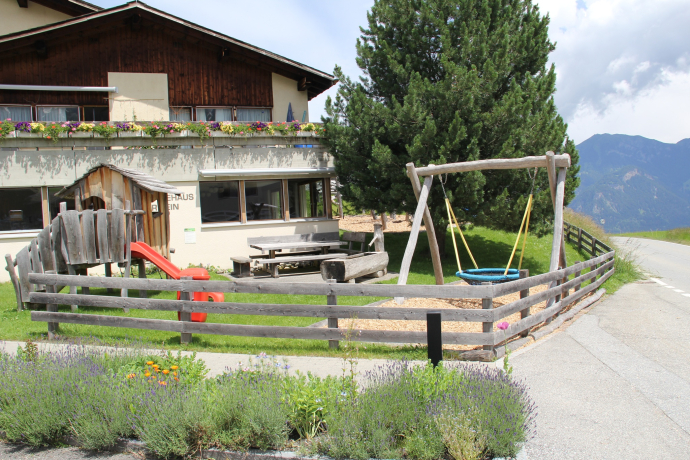 Spielplatz Gemeindehaus Urmein (oua_612633432_image)