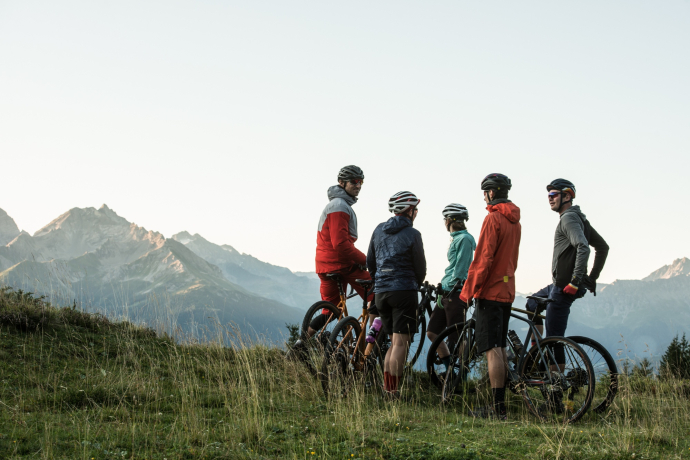 Gravel group with a view