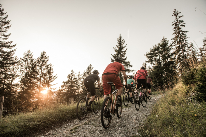 Gravel group on the ascent