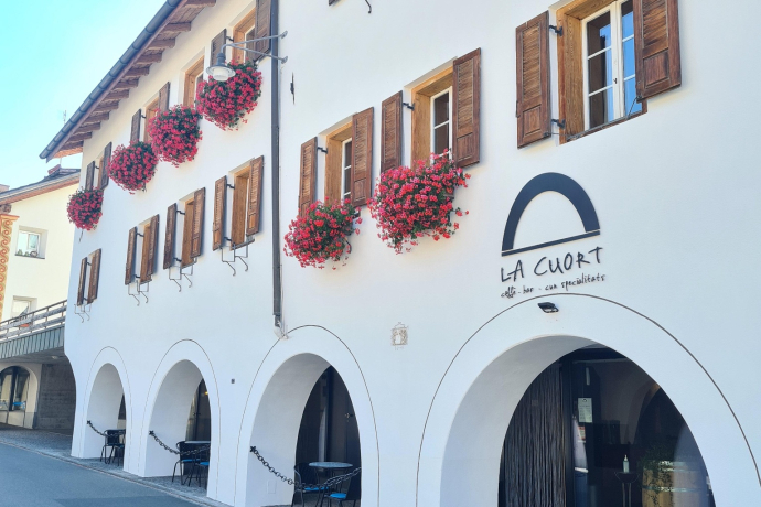 Caffè - bar - cun specialitats La Cuort (oua_614364126_image) Caffè - bar - cun specialitats La Cuort (oua_614364126_image)