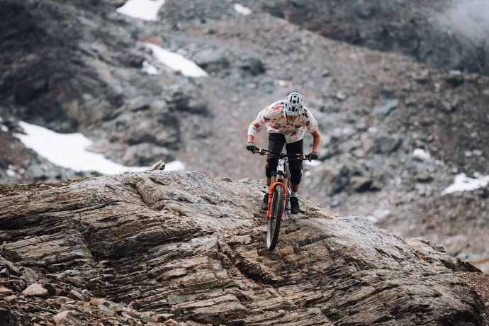 Dark side of the moon (oua_616645392_image)