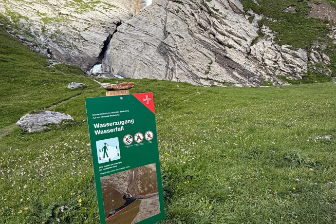 Wasserzugang Wasserfall - unterer Segnesboden Wasserzugang Wasserfall - unterer Segnesboden