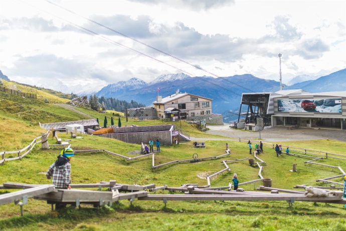 Children's fun at the Scharmoin middle station (oua_61698558_image)