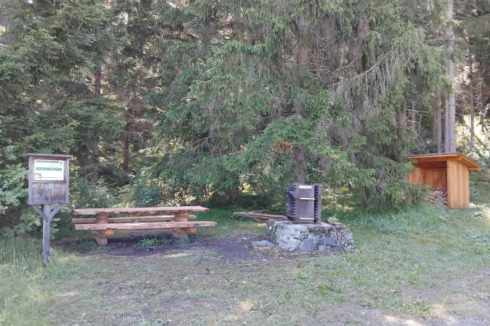 Feuerstelle Foura da la Vuolp (oua_617406043_image) Feuerstelle Foura da la Vuolp (oua_617406043_image)