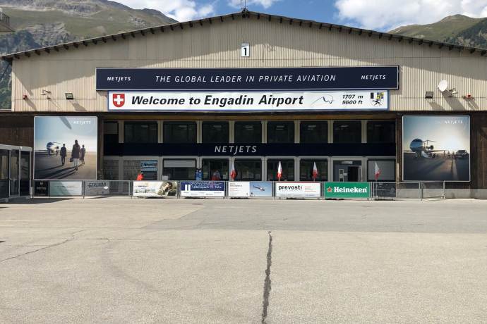 Restaurant Intersection (oua_620271605_image)