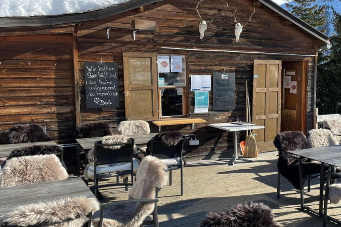 Restaurant Survih (oua_620273995_image)