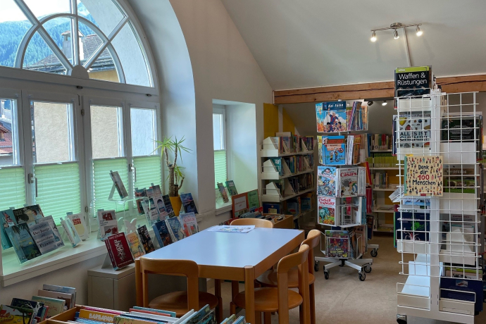 Biblioteca La Plaiv (oua_620277863_image)