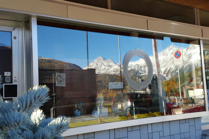 Lhasa artistic candles (oua_620278590_image)