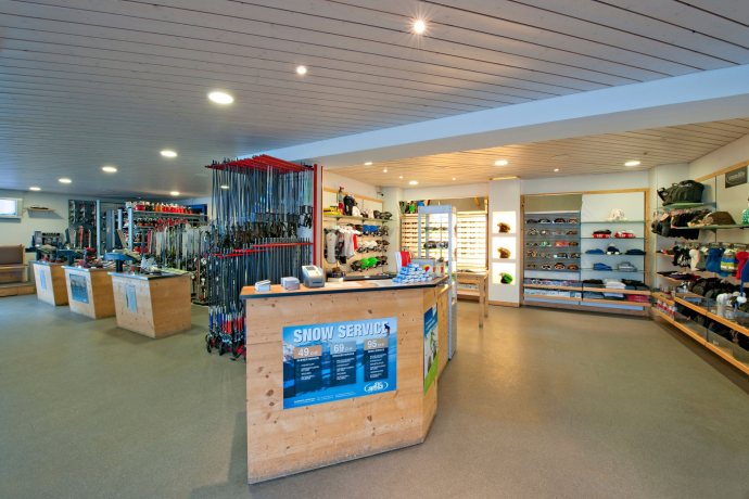 Service de ski de la station de vallée de Corvatsch Signalbahn (oua_620278715_image)