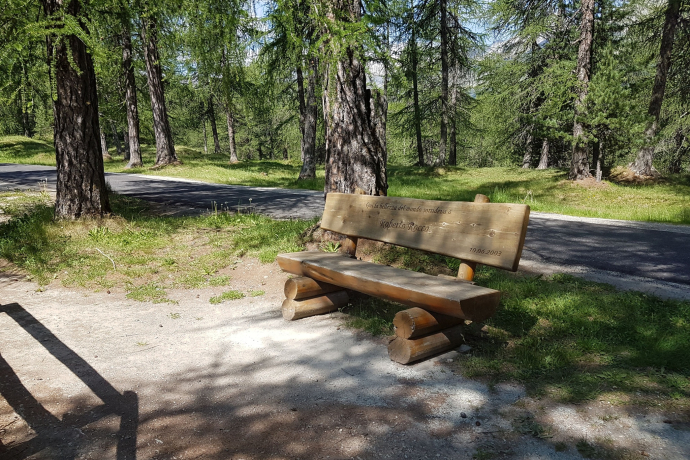 Sitzbank eingangs Fextal (oua_620279268_image) Sitzbank eingangs Fextal (oua_620279268_image)