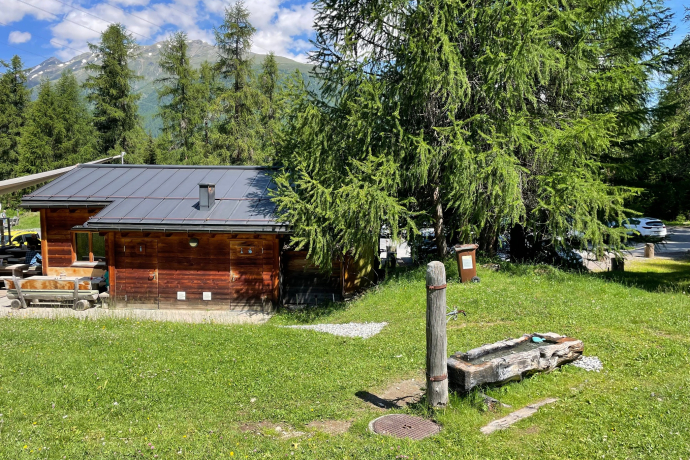 Feuerstelle der Schweizer Familie Prasüras (oua_620280519_image)