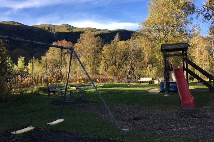 Feuerstelle und Kinderspielplatz Golfseen (oua_620280700_image)