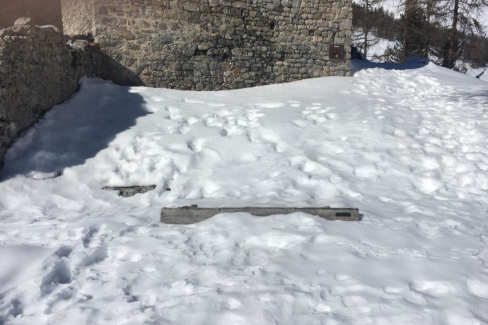 Bench Guardaval ruins (oua_621867234_image)