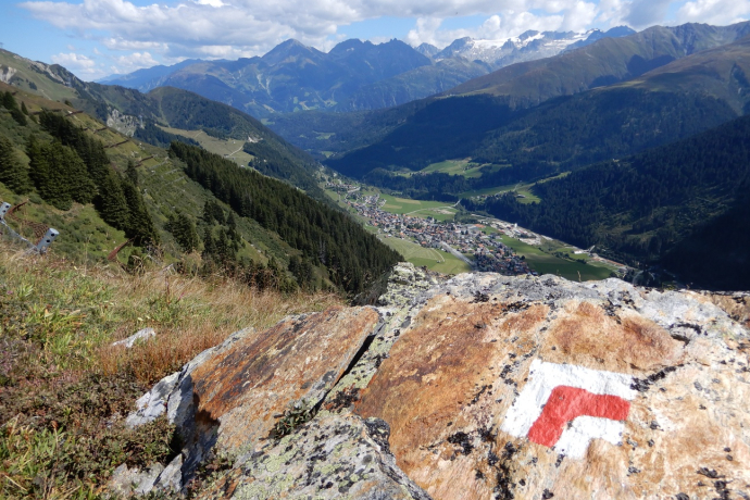 Vue sur Sedrun lors de la montée