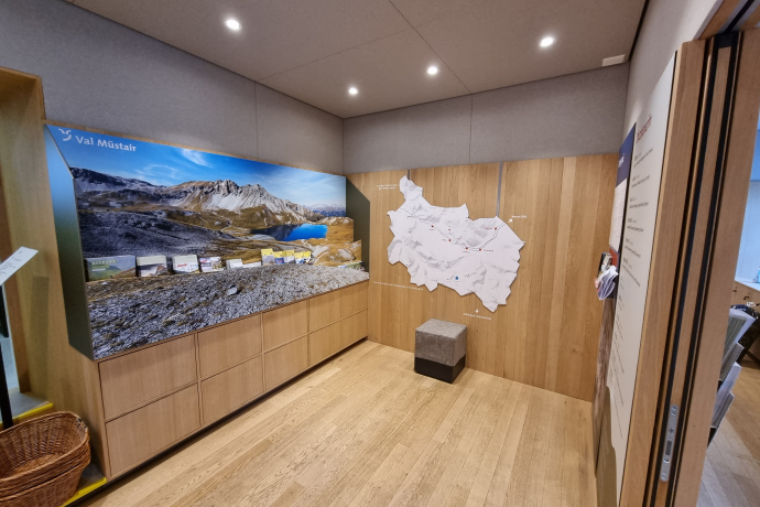 Guest Information Müstair in the monastery store (oua_63248139_image)