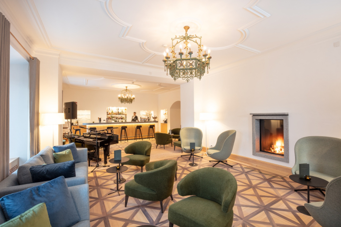 Parkhotel Margna - Hotelbar mit Chadafö veglia (oua_65144710_image)