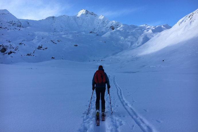 Start auf den Guggernüll mit Blick auf den Piz Tambo