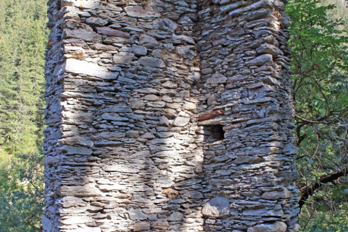 Etappe 8: Bergwerksruine bei Innerferrera Etappe 8: Bergwerksruine bei Innerferrera
