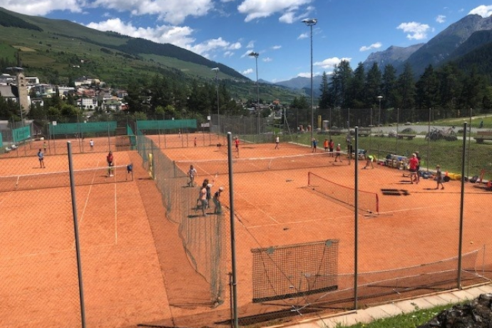 Tennisplatz Gurlaina
