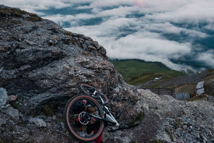 Zu Fuss den Berg hoch - das letzte Stück muss getragen werden
