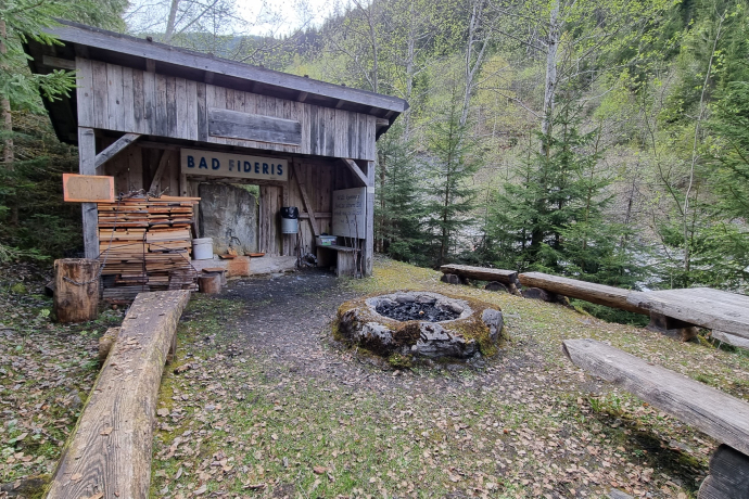 Grillplatz / Feuerstelle Altes Bad Fideris (oua_70376126_image) Grillplatz / Feuerstelle Altes Bad Fideris (oua_70376126_image)