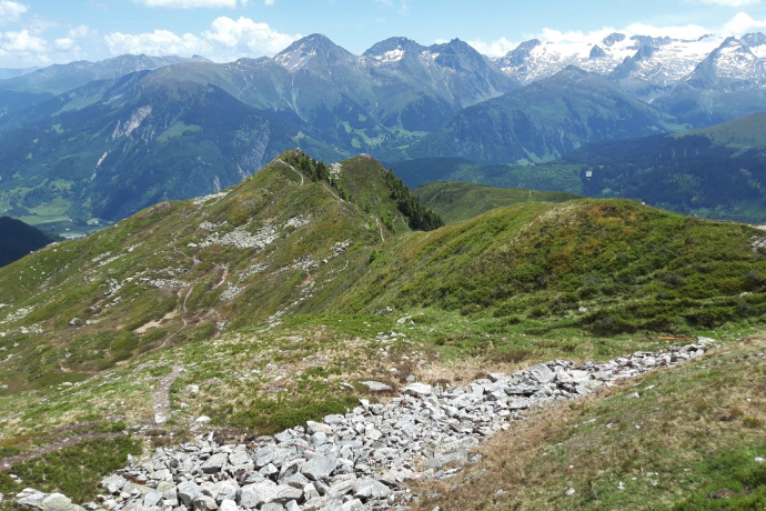 Unser Weg links des Grates