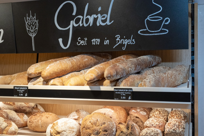 Das Foto zeigt die verschiedene Backwaren der Bäckerei Gabriel in Brigels