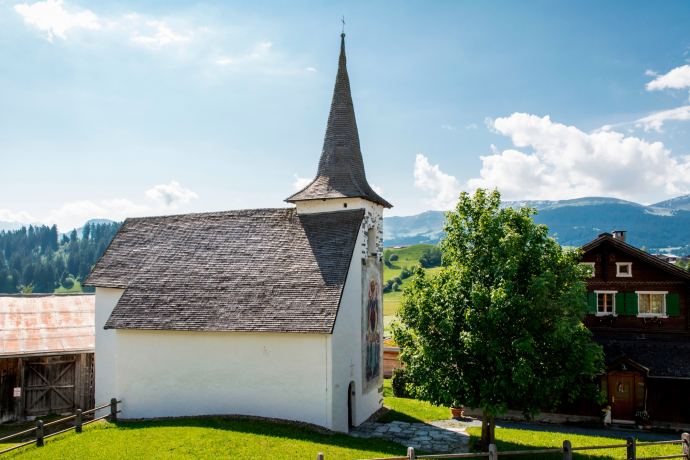 The photo shows the St. Martin chapel looking towards the village center The photo shows the St. Martin chapel looking towards the village center