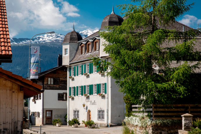 Das Foto zeigt die Casa Mirella von Aussen Das Foto zeigt die Casa Mirella von Aussen