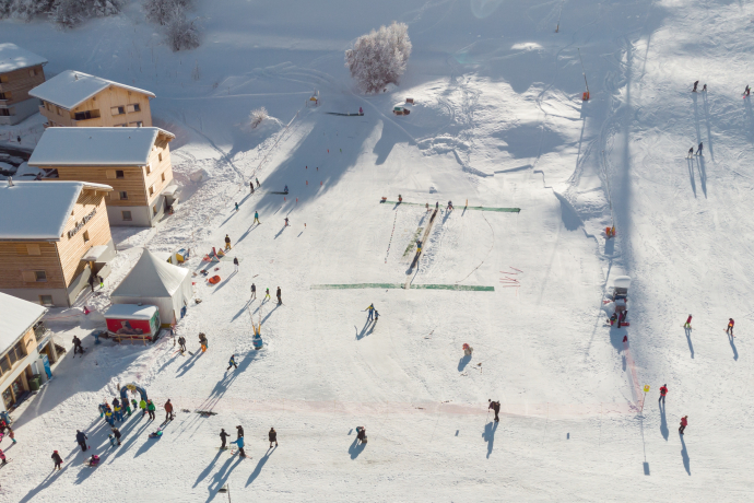 Das Foto zeigt das Übungsgebiet von Brigels zum lernen Skifahren
