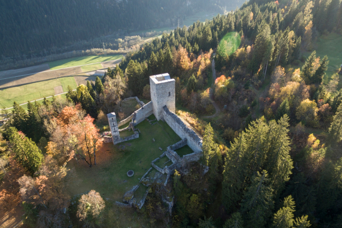 Drohnenaufnahme der Burganlage Jörgenberg. Drohnenaufnahme der Burganlage Jörgenberg.