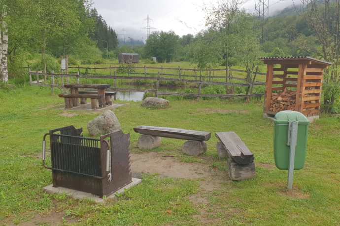 Das Foto zeigt die Feuerstelle Rensch in Trun