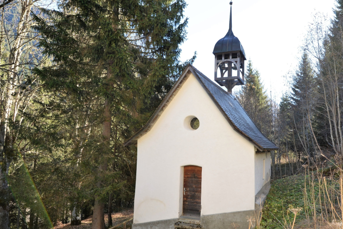 Das Foto zeigt die Kapelle Maria zum Schnee in Tenigerbad