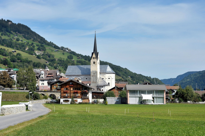 Das Foto zeigt die Pfarrkirche St. Martin in Trun Das Foto zeigt die Pfarrkirche St. Martin in Trun